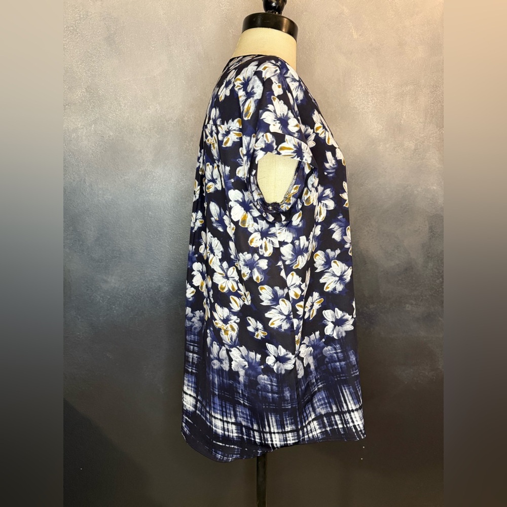 Floral Navy Women's Top - Picture 3 of 10